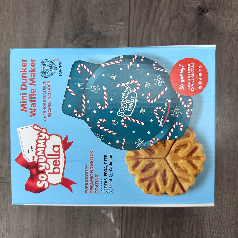 Blue Snowflake Mini Waffle Maker - Picture 6 of 8